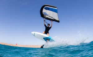 Titouan Galea en wingfoil